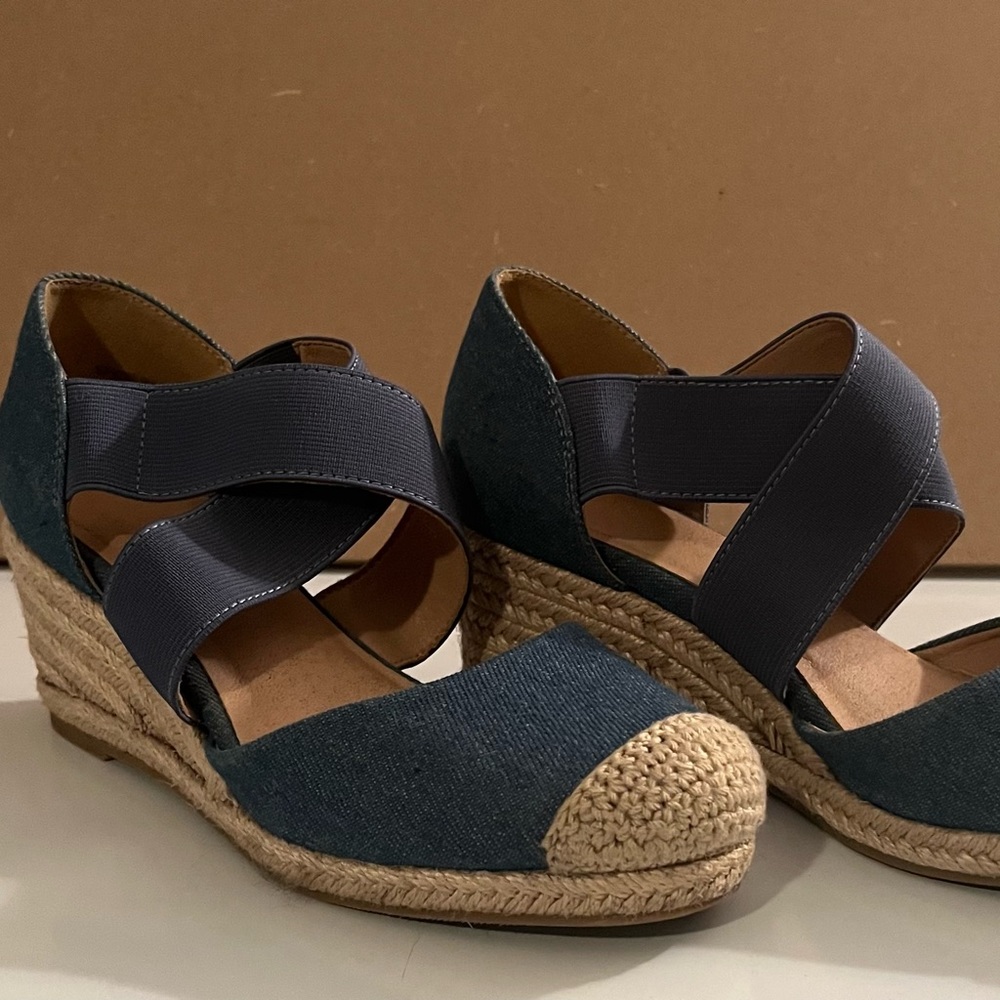 Wedge closed toe sandal